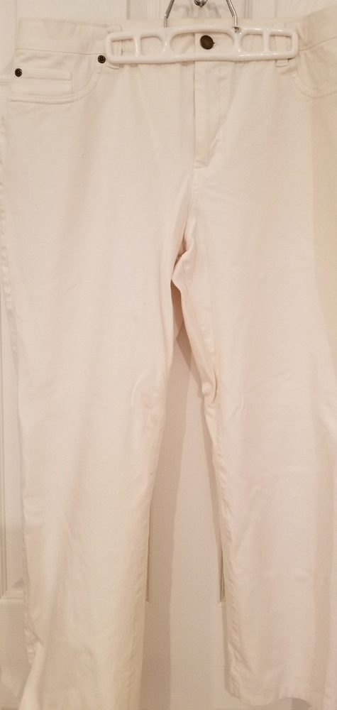 Chicos white pants.  Chicos size 3 or a size 16.
